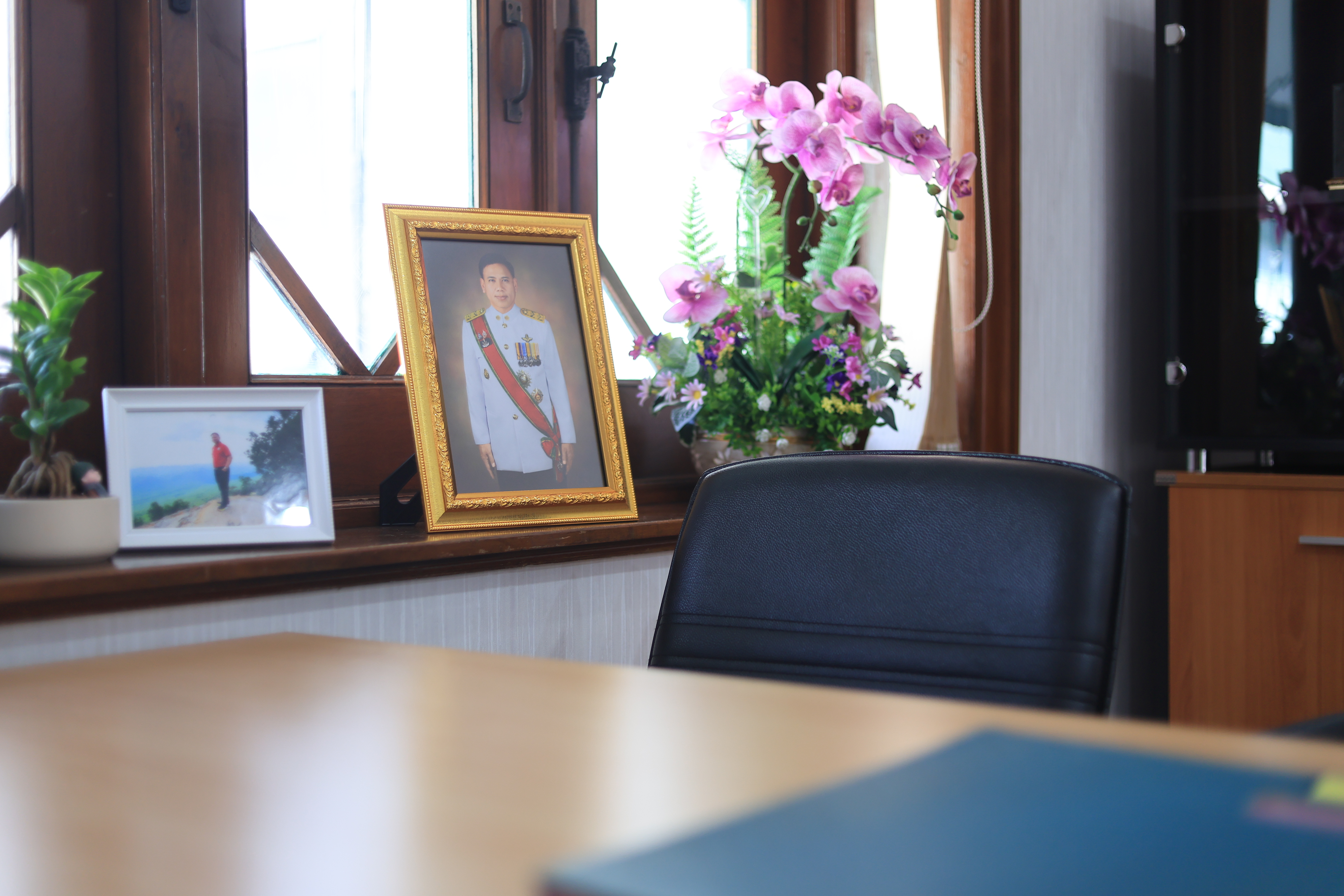 title - ผู้ตรวจราชการกรม ส.ป.ก. สักการะสิ่งศักดิ์สิทธิ์และรายงานตัวเนื่องในโอกาสเข้ารับตำแหน่งใหม่